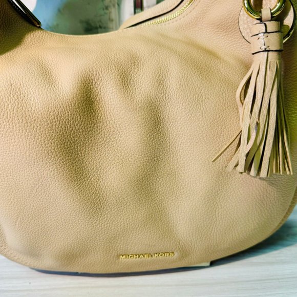 MICHAEL KORS Lydia Acorn Leather Large Shoulder Bag Cream - Picture 3 of 9